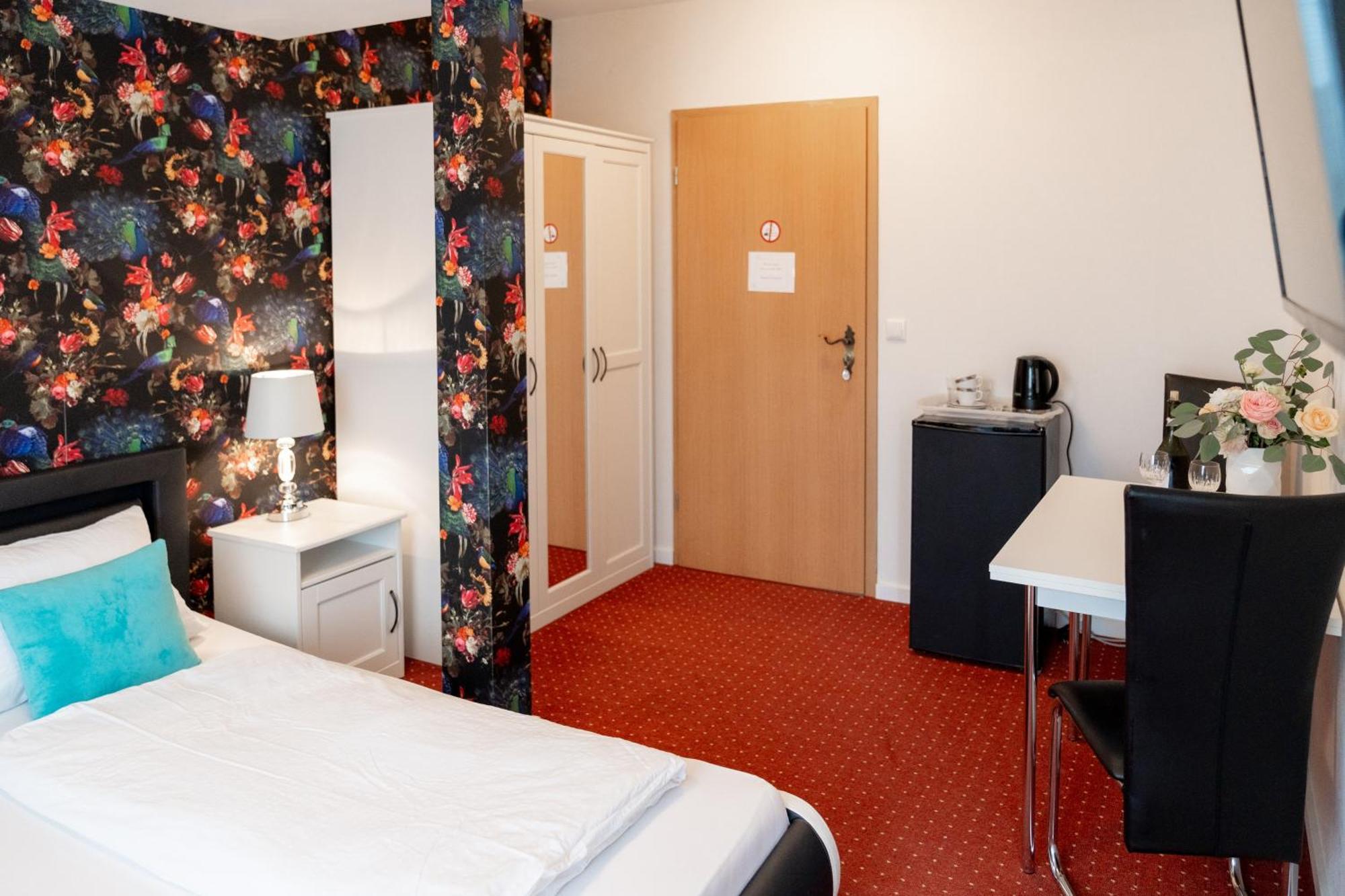 Hotel Zum Hahn Garbsen Exteriör bild